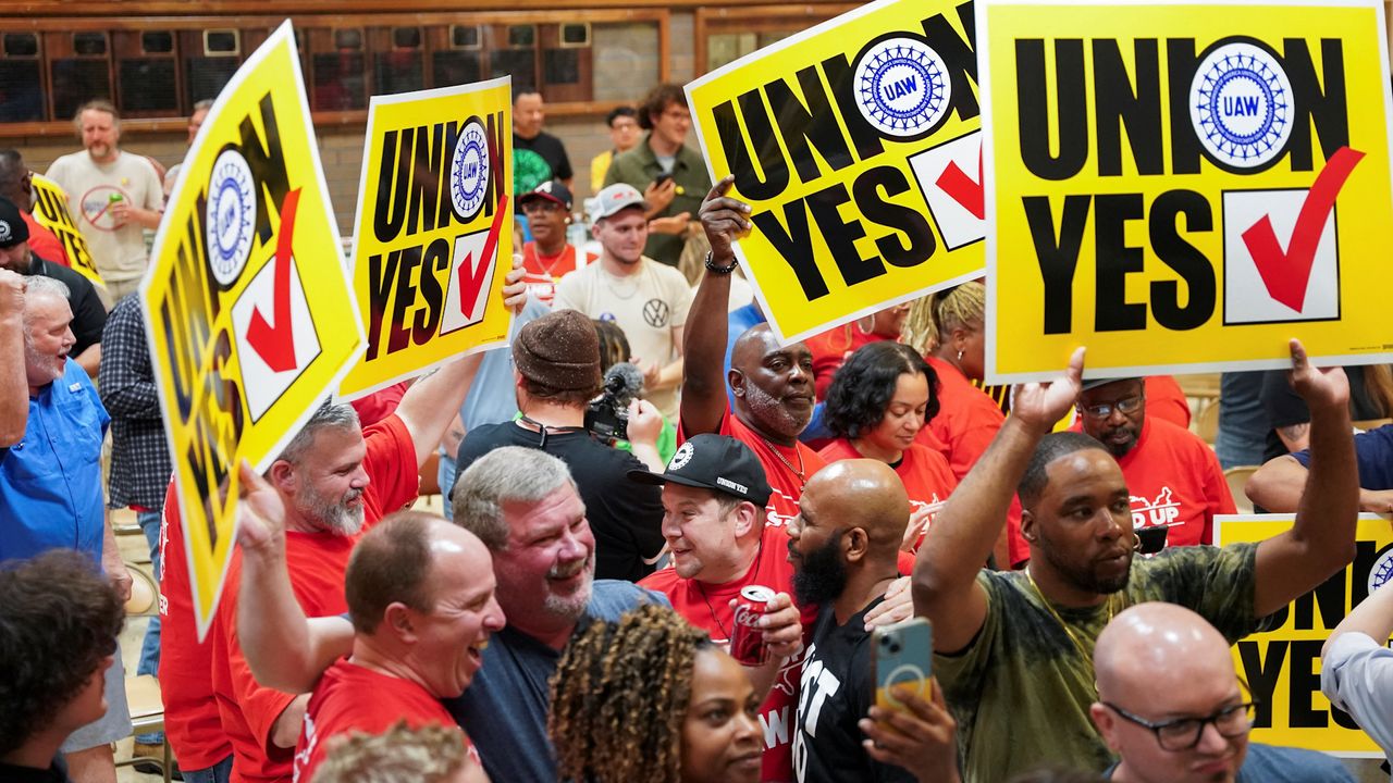 Landmark Win for UAW at Volkswagens Tennessee Factory [Video]