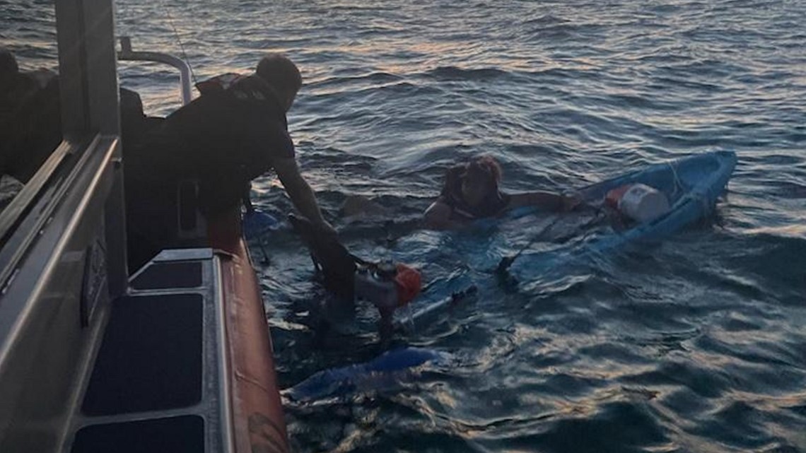 Coast Guard recues Tampa Bay kayakers [Video]