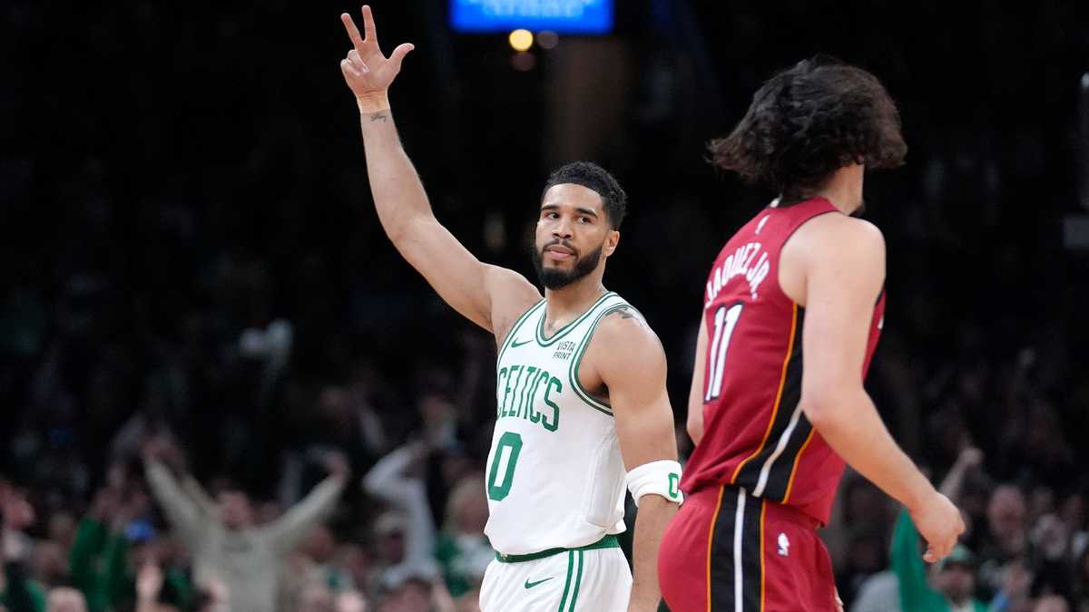 Tatum triple-double, 3s lead Celtics past Heat in Game 1 [Video]