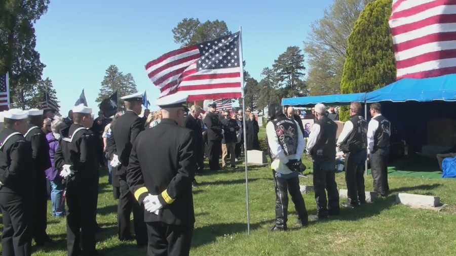Arcola pays tribute as lost sailor finally laid to rest [Video]