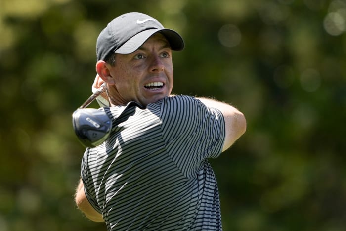 Webb Simpson offers to resign from PGA Tour board. But only if McIlroy replaces him, AP source says [Video]