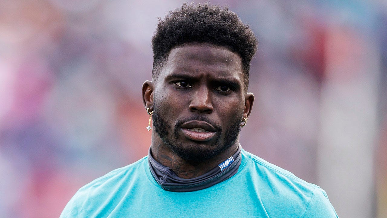 Dolphins’ Tyreek Hill suggests his children can make it difficult for him to ‘mentally lock in’ for NFL games [Video]