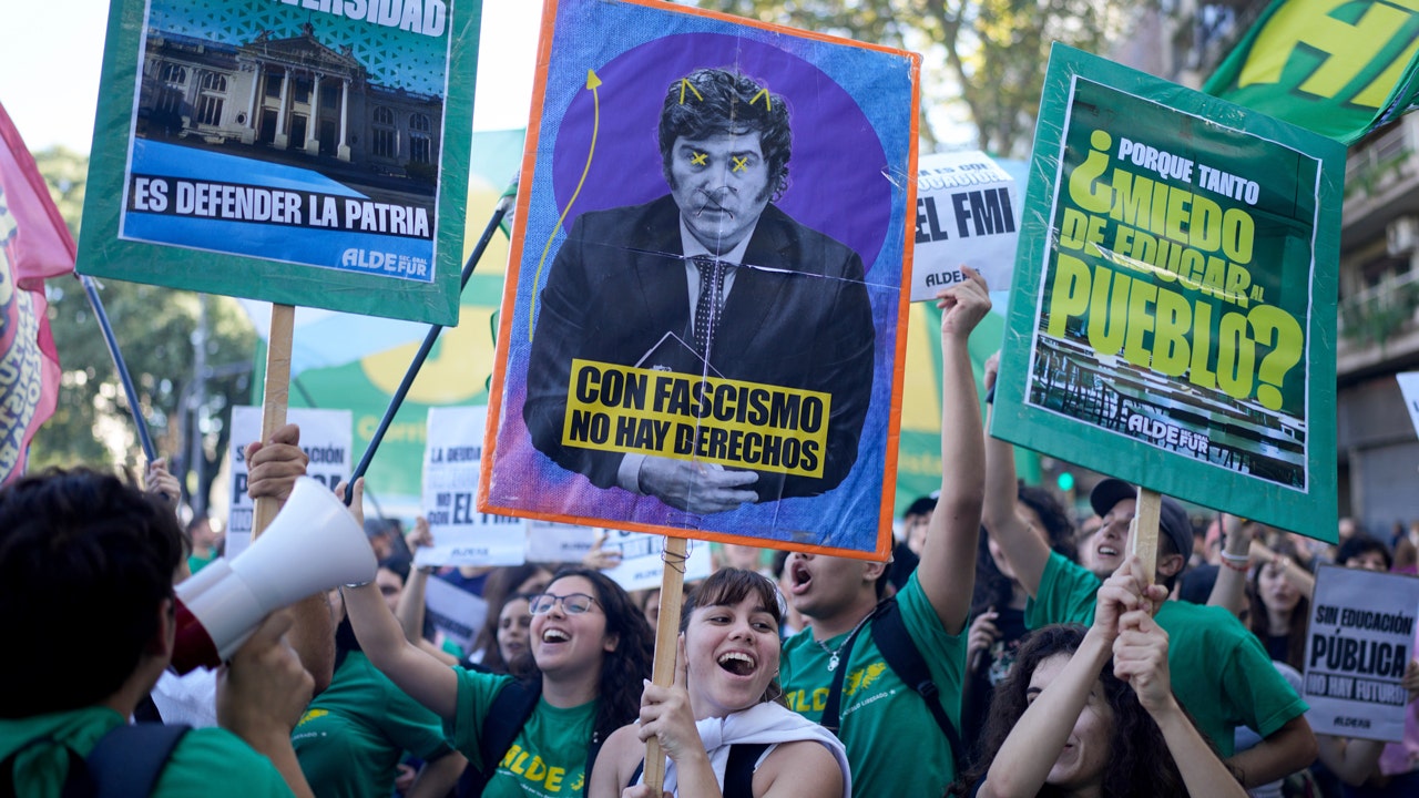 Thousands protest in Argentina as Milei’s austerity plan hits universities [Video]