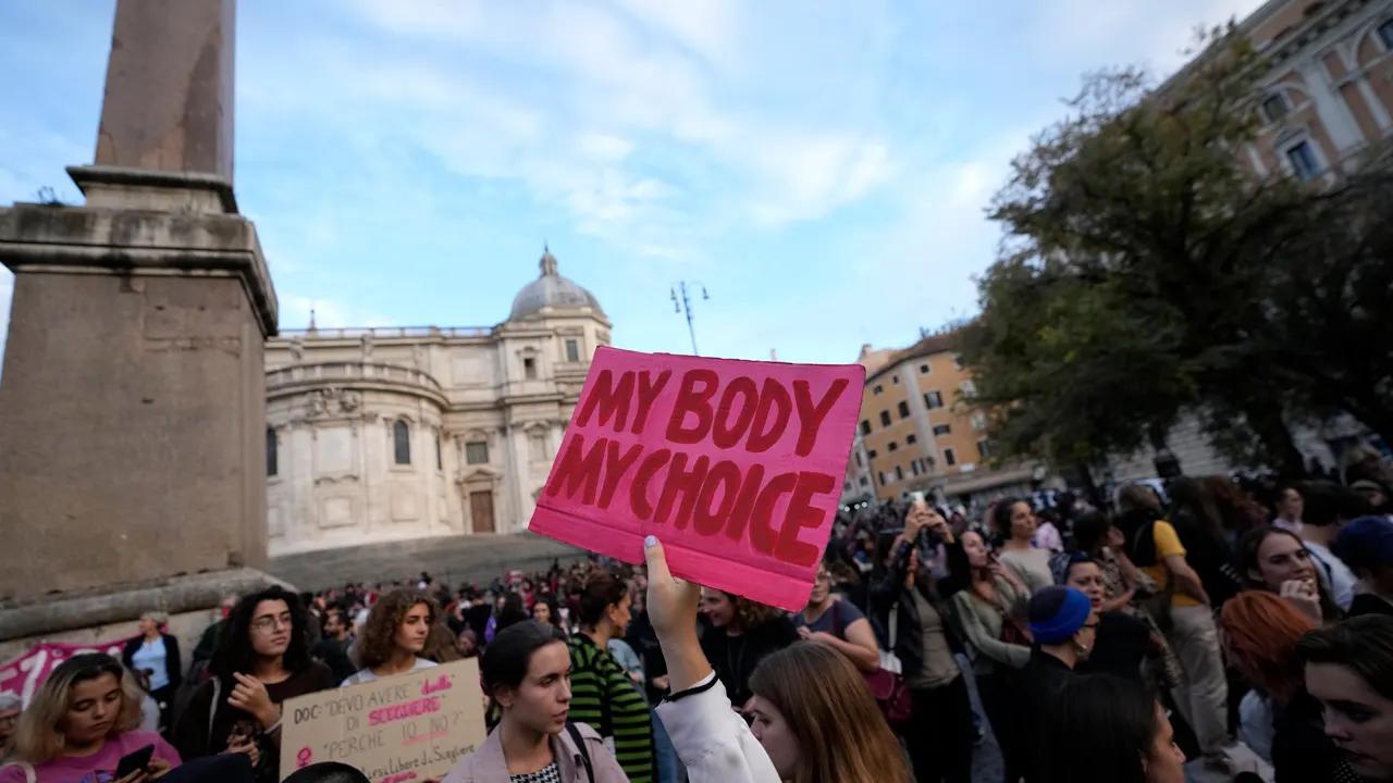 Italy’s Senate approves law allowing pro-life groups into counseling centers [Video]