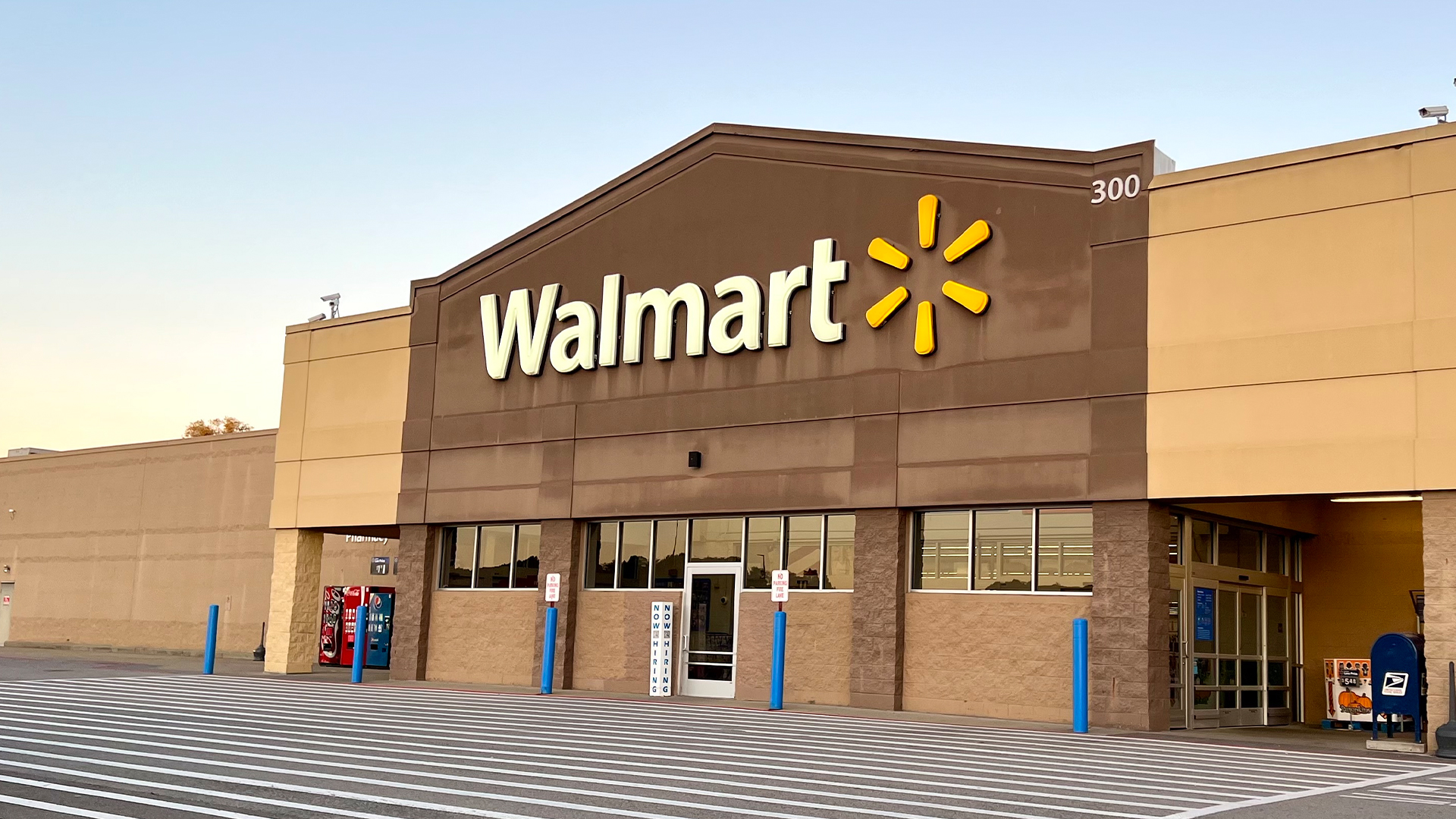 ‘What has the world come to?’ Walmart shoppers cry after pens & energy drinks locked – as chain walks back self-checkout [Video]