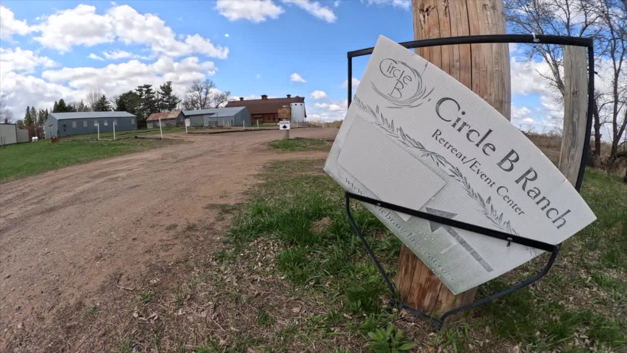 Couples left in lurch after Isanti wedding venue announces sudden closure [Video]