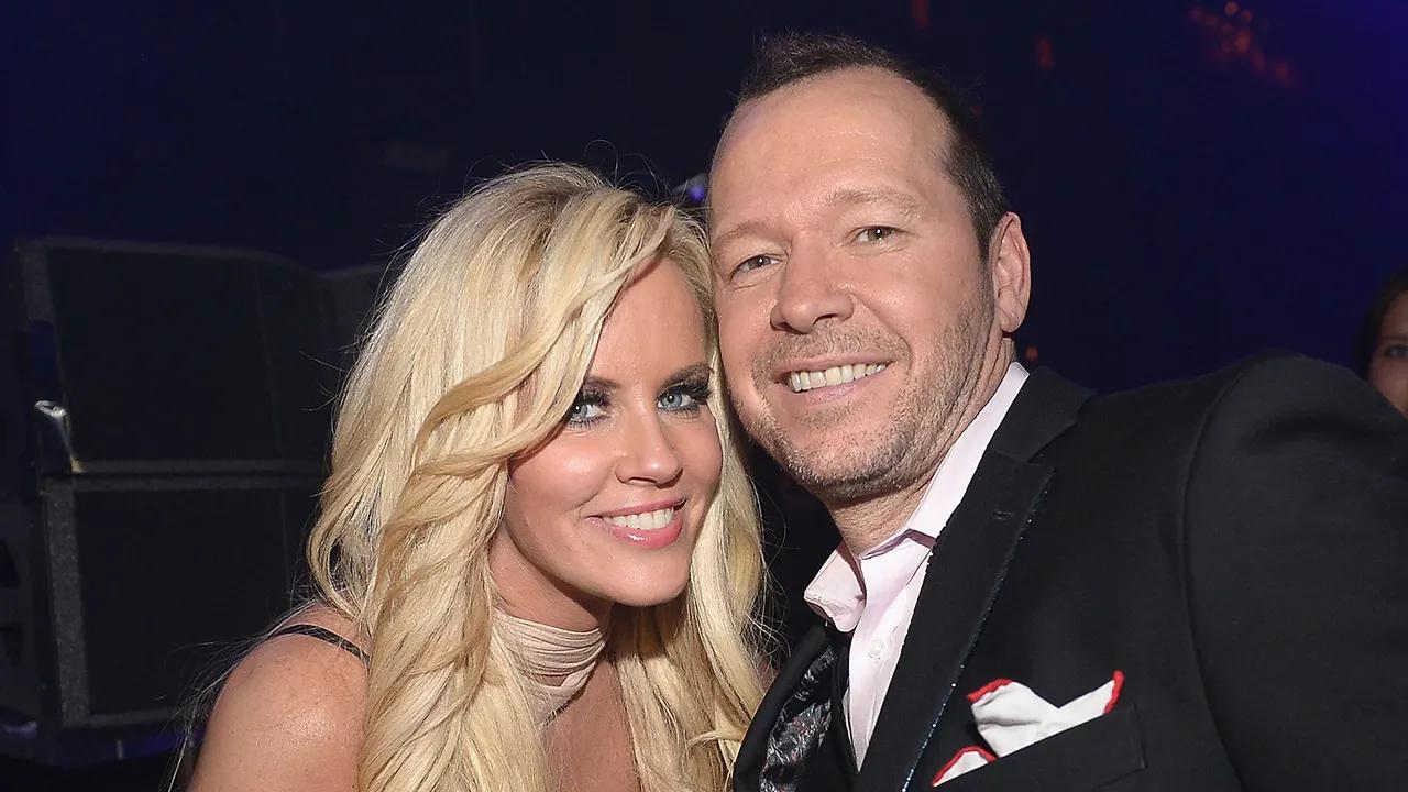 Donnie Wahlberg and Jenny McCarthy spend whole night together on FaceTime when theyre apart [Video]