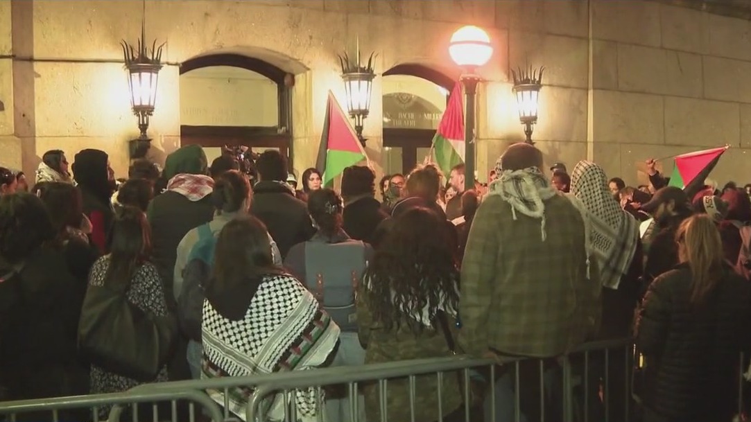 Pro-Palestine campus protests continue [Video]