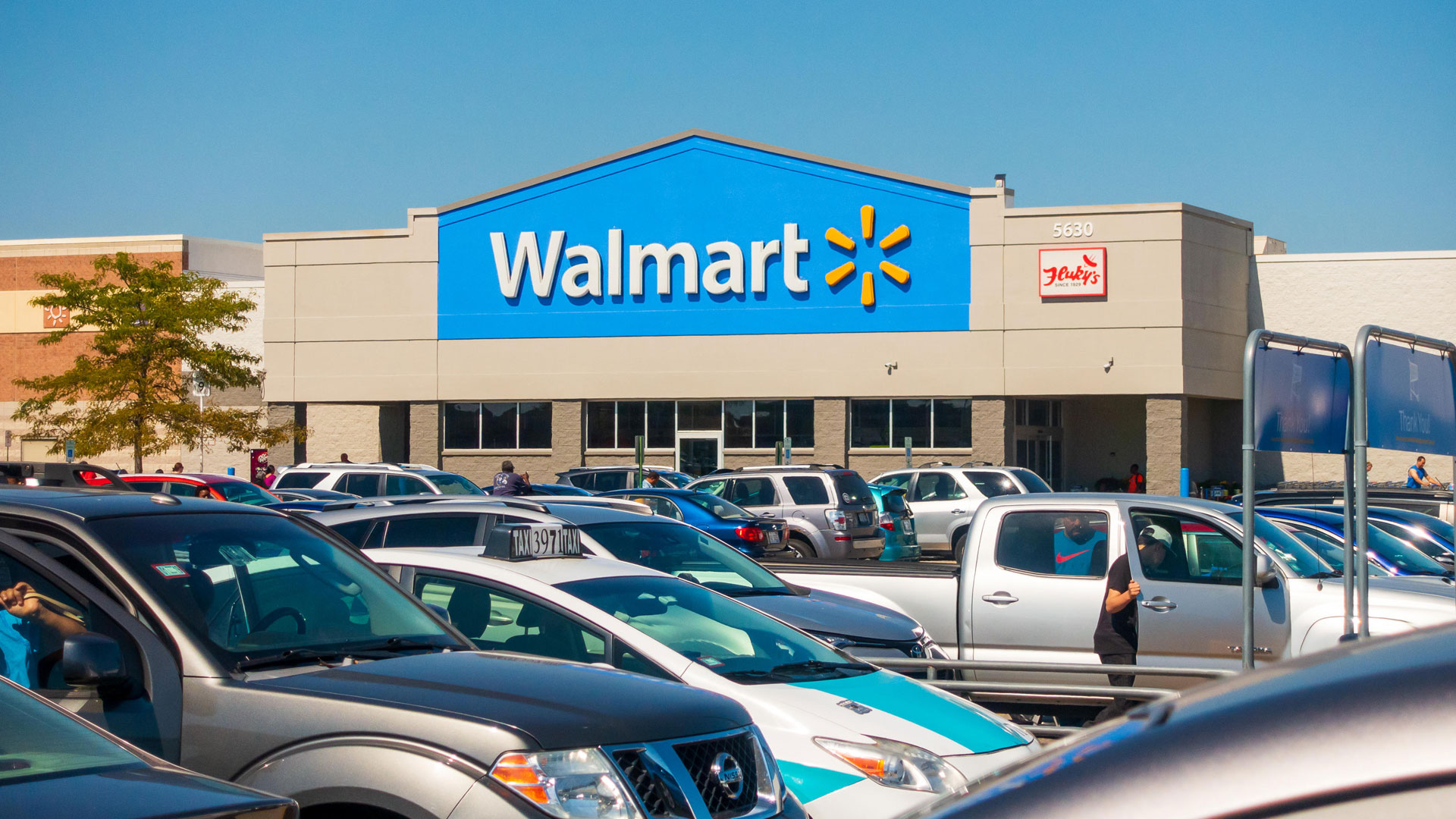 ‘People not computers’ blasts Walmart shopper after retailer makes U-turn to another location with self-checkout switch [Video]