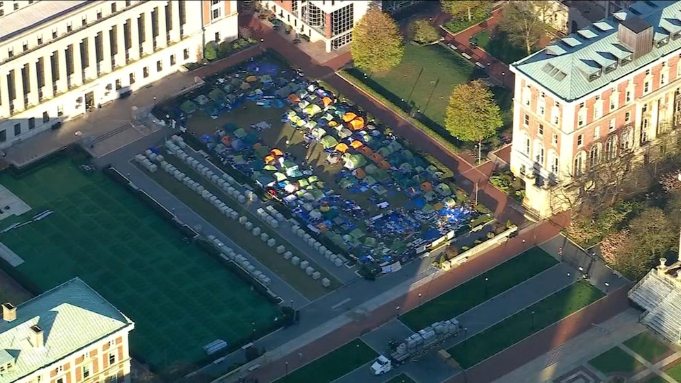 Video Student protesters begin dismantling some tents as negotiations with Columbia University progress [Video]