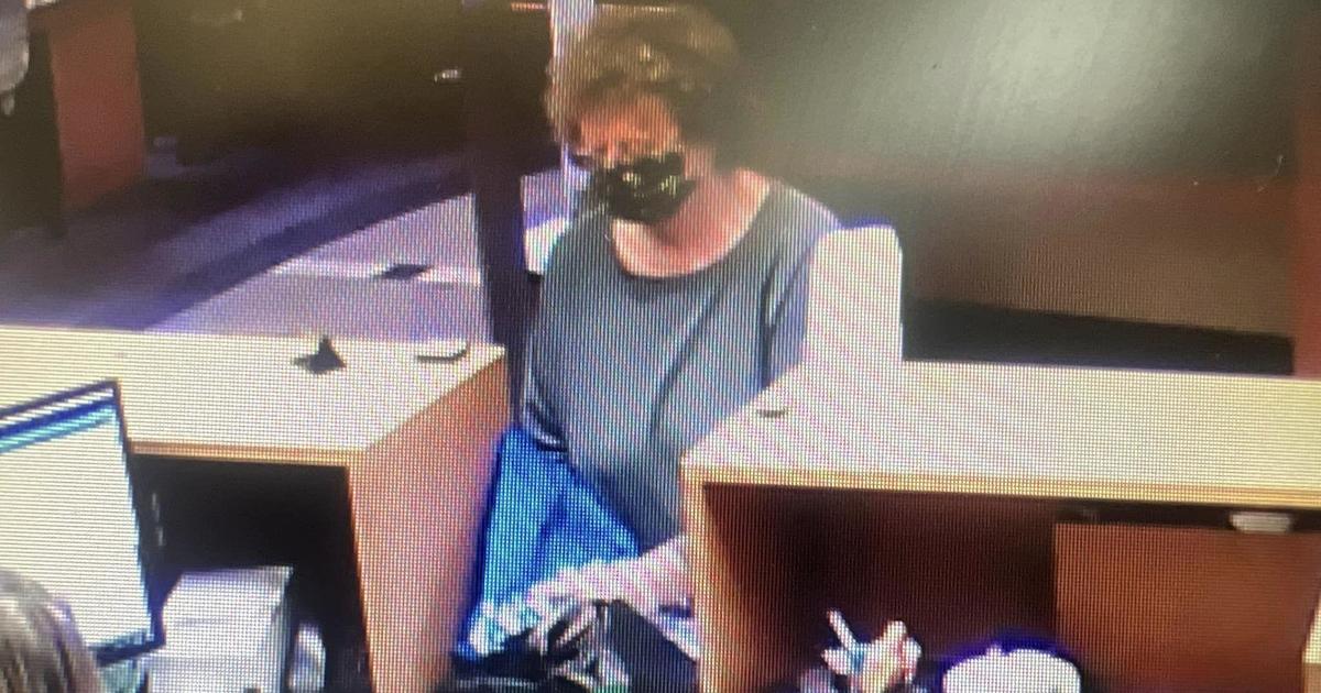 74-year-old woman who allegedly robbed Ohio credit union may have been scam victim, family says [Video]