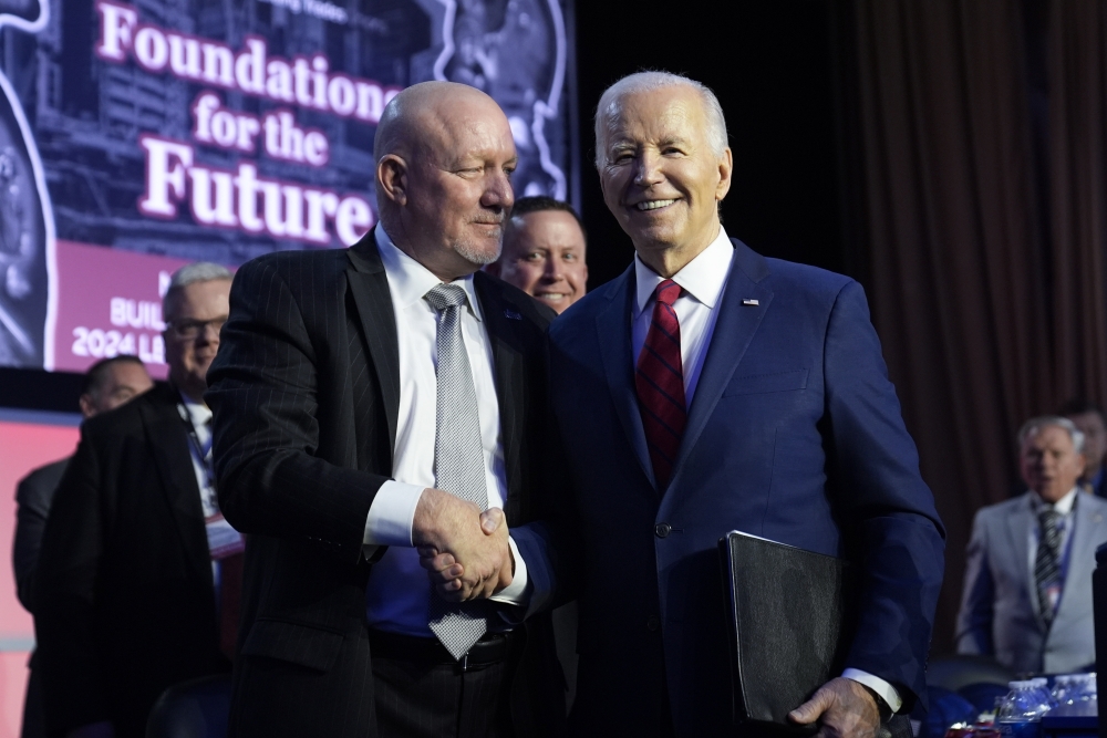 Biden picks up another big union endorsement, this one from building trades workers [Video]