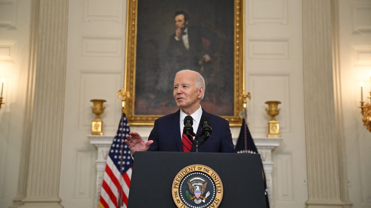 Biden signs vital Ukraine, Israel foreign aid bill [Video]