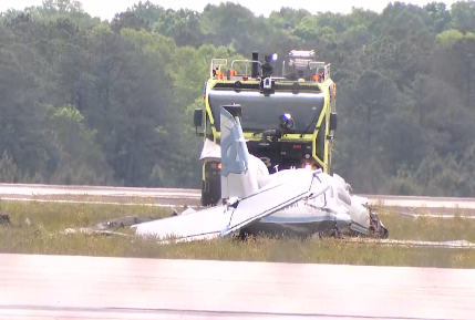 Physician, pilot hospitalized after medical plane crash lands in North Carolina [Video]