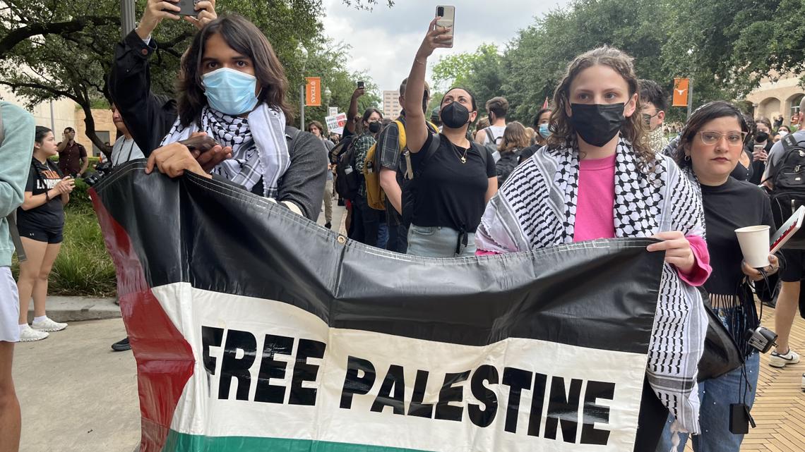 Arrests at UT students’ pro-Palestine protest in Austin, Texas [Video]