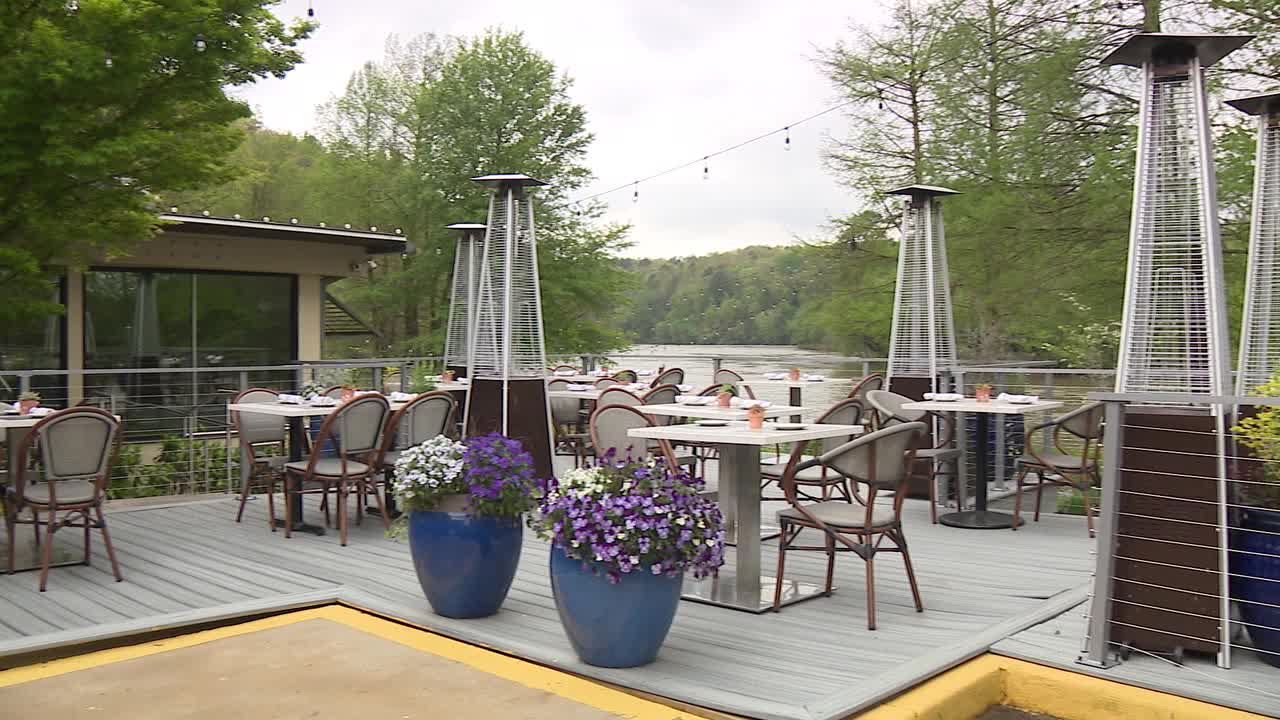 Owner of Ray’s on the River retiring after 40 years, selling restaurants [Video]