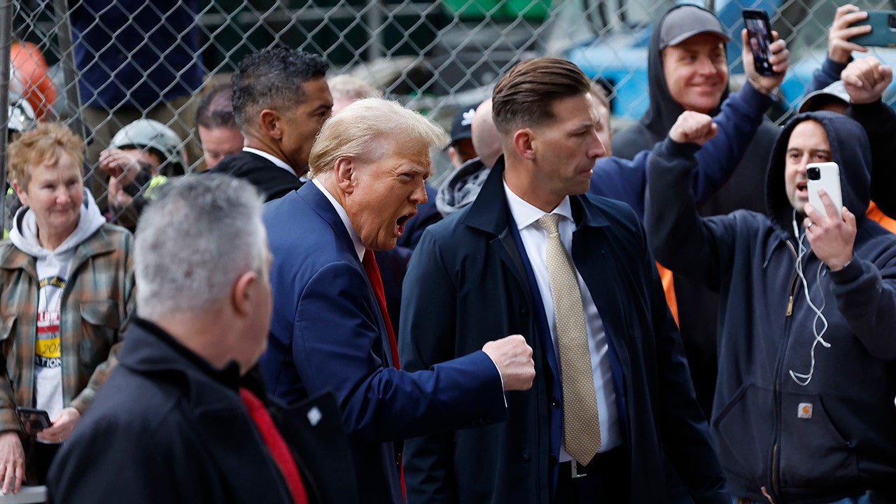 Trump greets supporters, union workers at NYC construction site: ‘Amazing show of affection’ [Video]