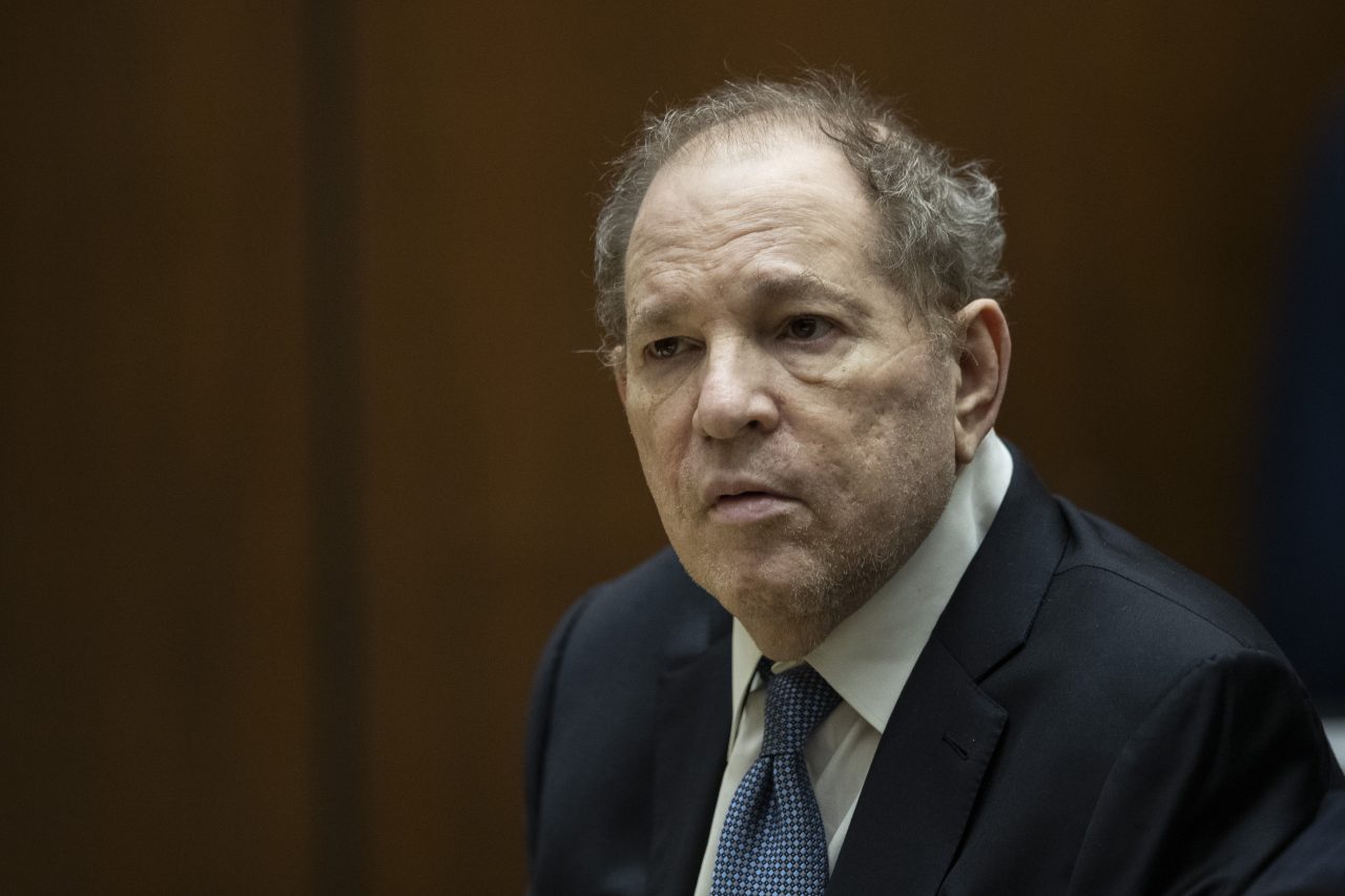Harvey Weinsteins 2020 rape conviction is overturned in New York [Video]