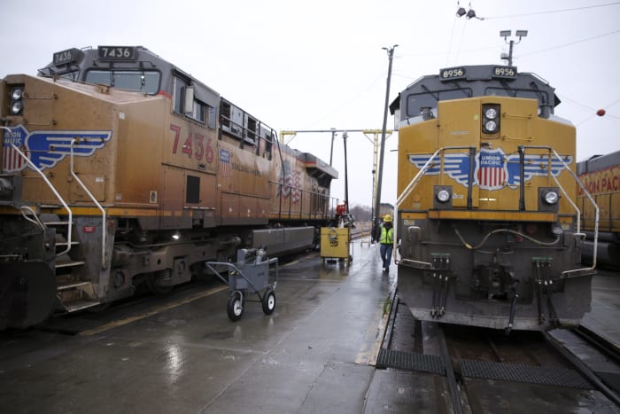 Union Pacific’s first-quarter profit creeps up 1% as railroad limits expenses [Video]