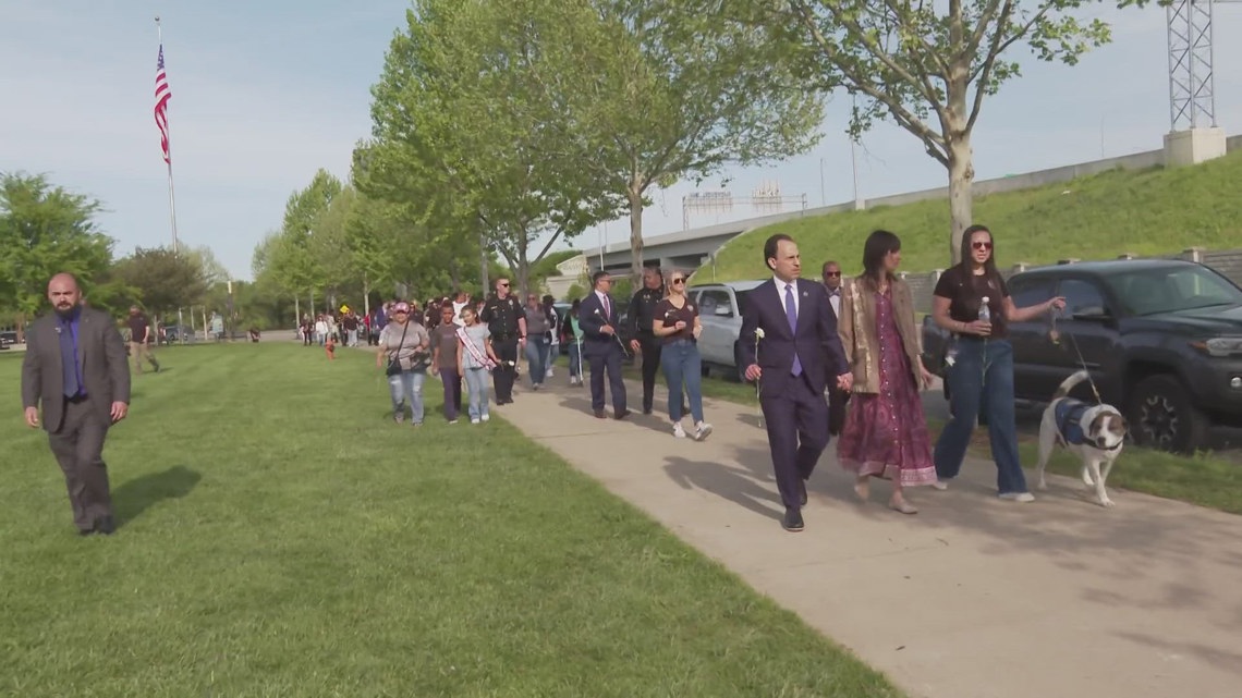 Louisville families, LMPD unit walk in solidarity during National Crime Victims’ Rights Week [Video]