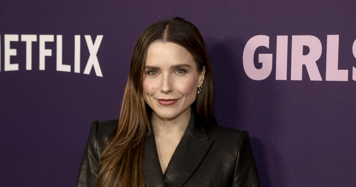 Sophia Bush comes out as queer, confirms relationship with Ashlyn Harris [Video]