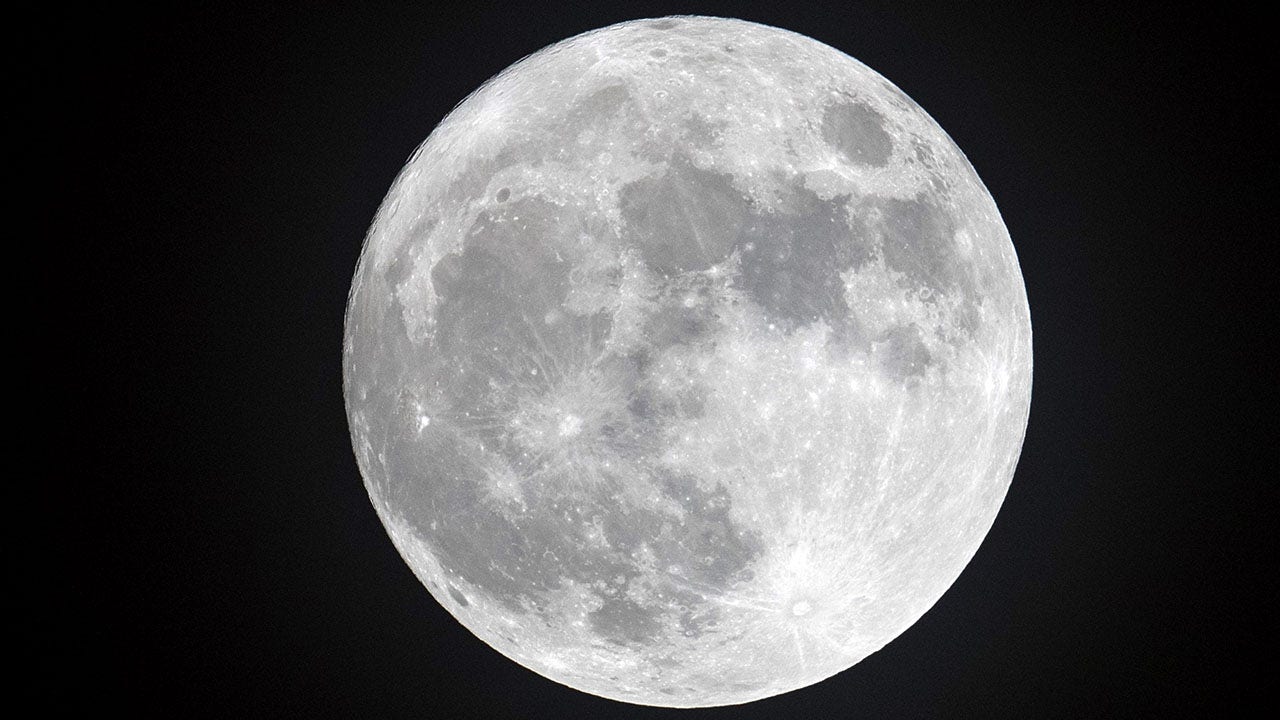 Phone home? NASA, Nokia plan first-ever cellular network on moon [Video]