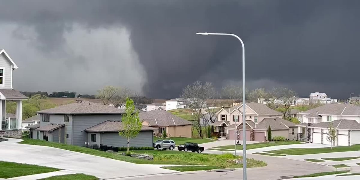 Possible tornado reported in Bennigton, Nebraska [Video]
