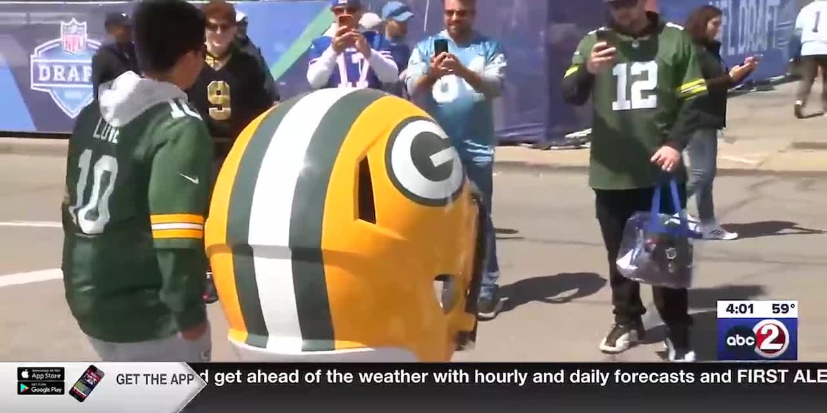 Fans from across the world having fun at the 2024 NFL Draft [Video]