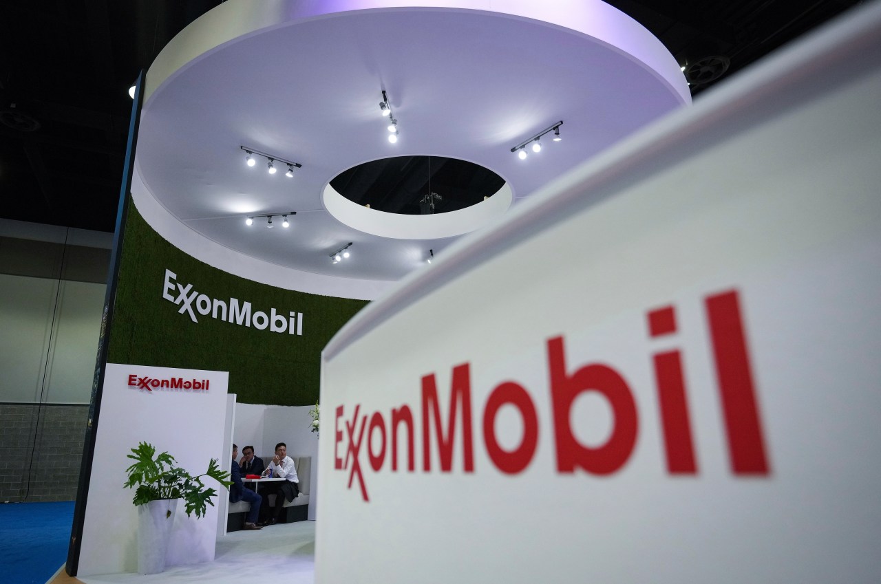 Exxon Mobil profit declines in 1st quarter as natural gas prices fall | KLRT [Video]