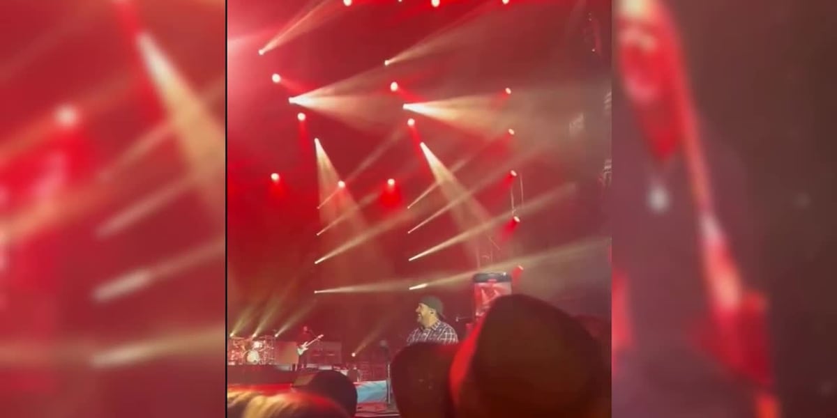 Luke Bryan slips on stage [Video]