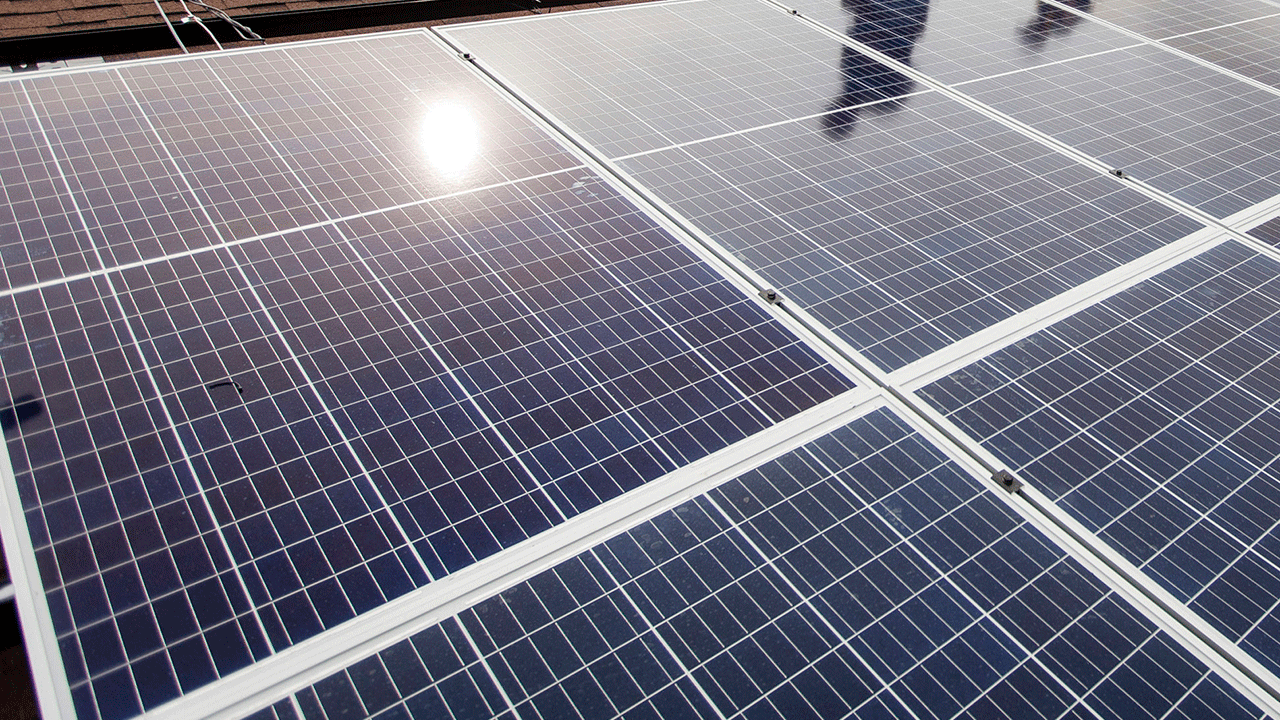 Planned solar panel manufacturing plant to employ over 900 in eastern NC [Video]