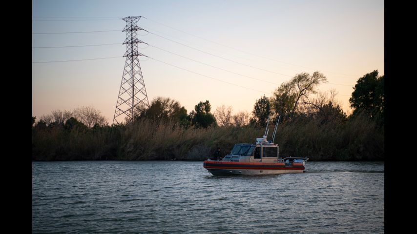 U.S. Coast Guard rescues 8 migrant children on the Rio Grande near McAllen [Video]