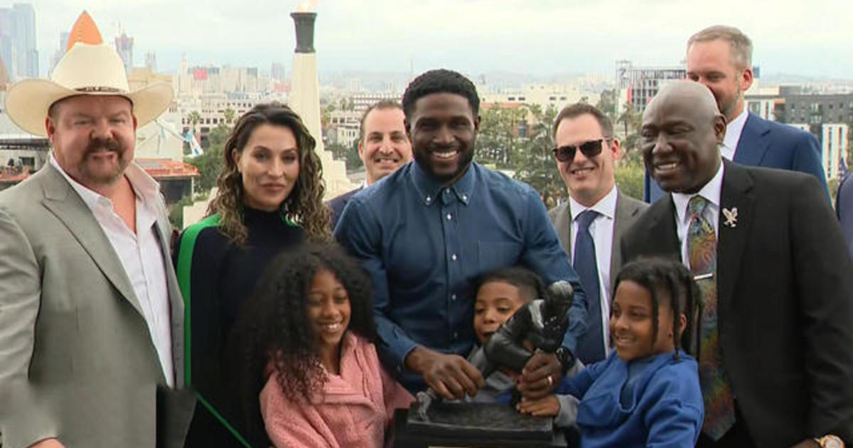Reggie Bush says he is “enjoying the moment” after Heisman Trophy is reinstated [Video]