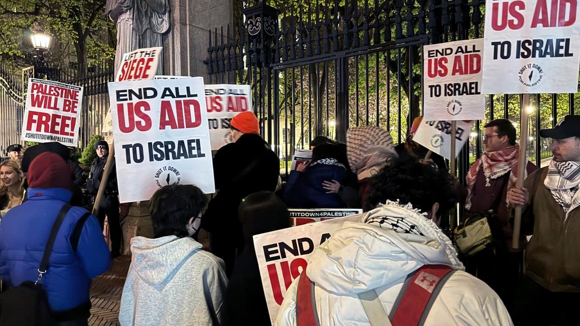 Anti-Israel protests at college campuses spur police to respond [Video]