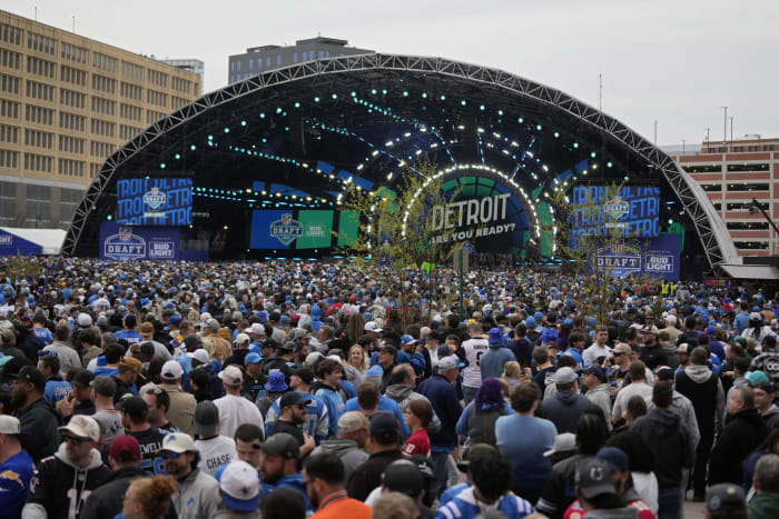 NFL draft attendance record within reach in Detroit, Commissioner Roger Goodell tells fans on Day 2 [Video]