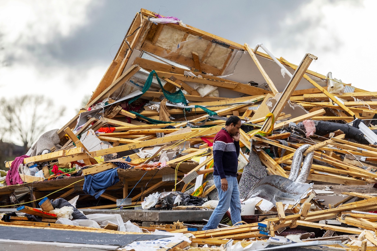 Nebraska tornado levels homes; injuries reported as buildings collapse [Video]