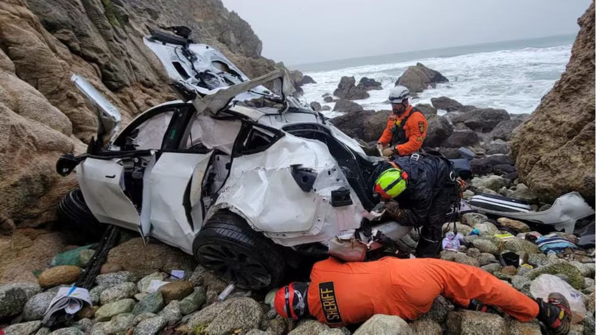 Indian-Origin California Man Who Drove Tesla Off Cliff Was Experiencing Psychotic Episode, Claim Defence Doctors [Video]