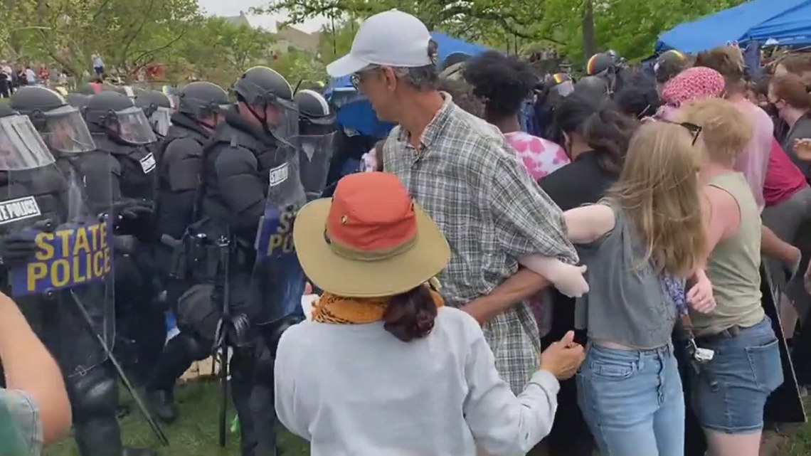 ‘It was terrifying’ | 23 arrested during day 3 of Israel protests at Indiana University [Video]