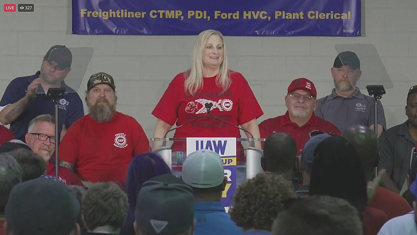 UAW employees celebrate agreement with victory rally in Statesville  WSOC TV [Video]
