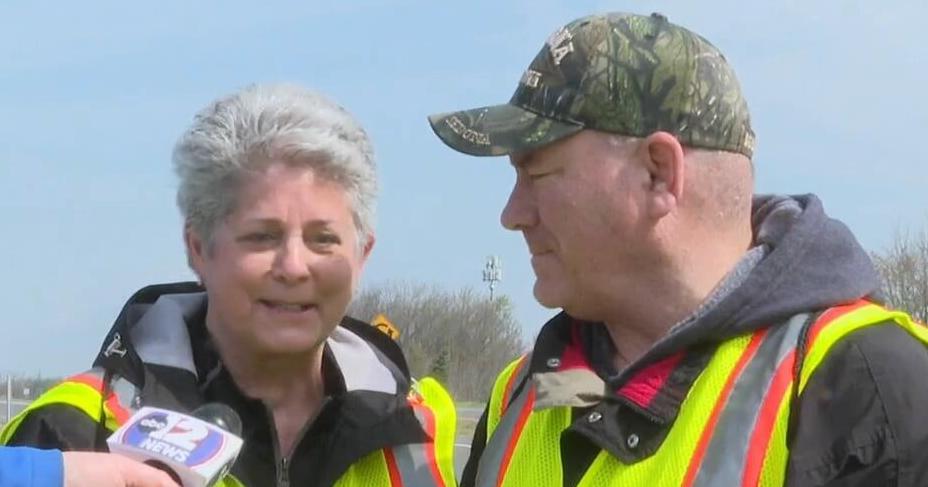 Volunteers pick up trash in Grand Blanc Township | News [Video]
