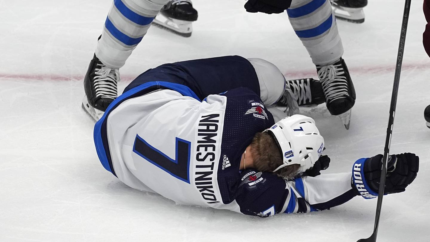 Jets forward Namestnikov is taken to the hospital after a puck hit him in the face  WSB-TV Channel 2 [Video]