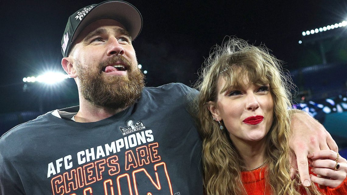 Taylor Swift and Travis Kelce Hold Hands in Las Vegas While Supporting Patrick Mahomes [Video]