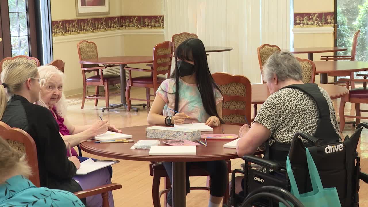 Metro Atlanta arts and crafts program connects high school students with senior citizens [Video]