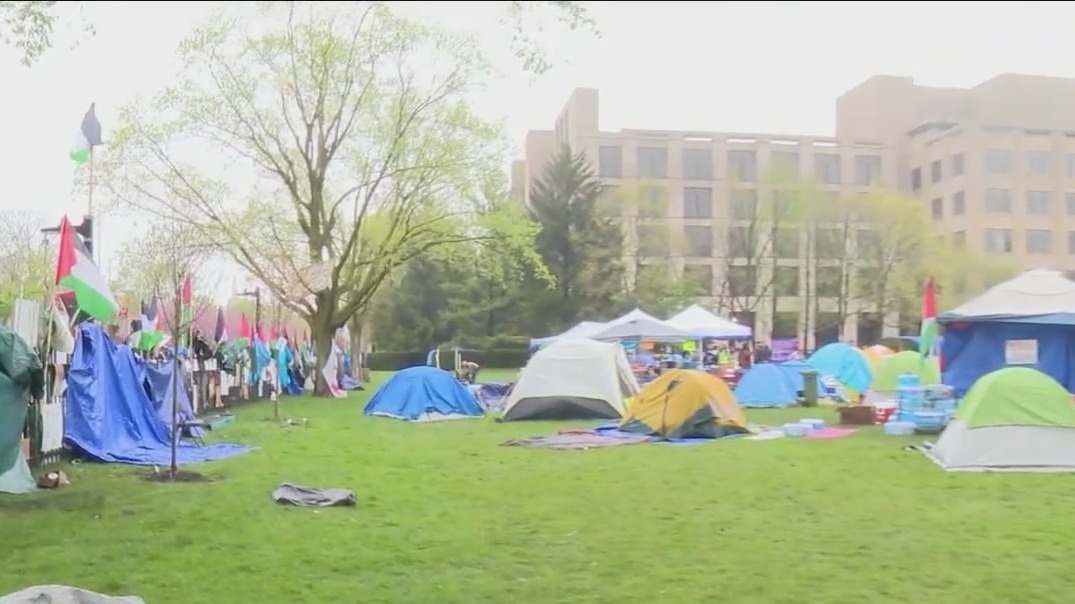 Pro-Palestinian protests continue at Northwestern University [Video]
