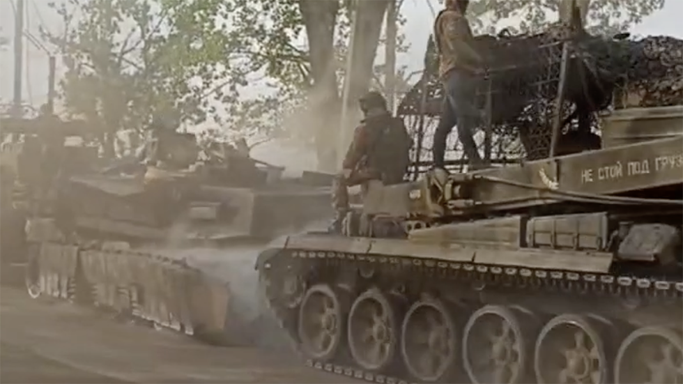 Russia bringing wrecked Abrams tank to trophy show (VIDEOS)  RT Russia & Former Soviet Union