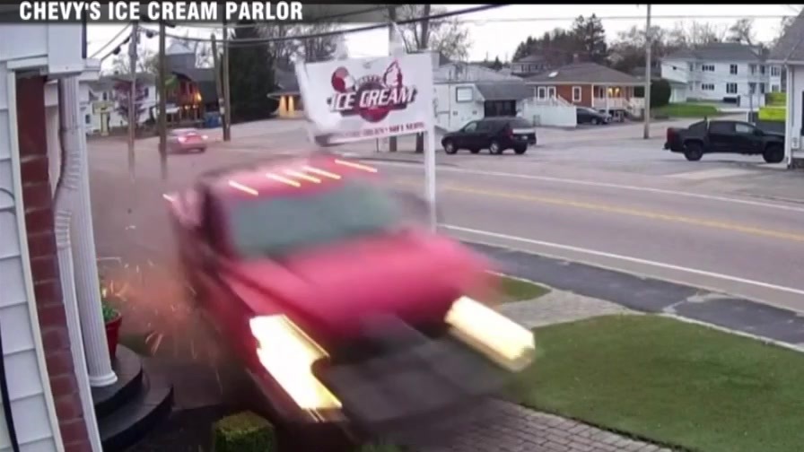 WATCH: Destructive drive in Bellingham smashes signs, narrowly misses parked cars – Boston News, Weather, Sports [Video]