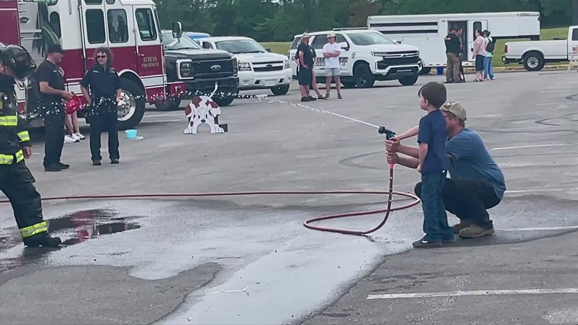 Sensory-friendly first responders event in Athens [Video]