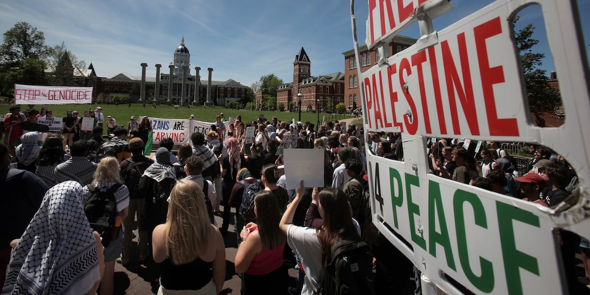 Israel-Hamas war protesters and police clash on Texas campus, Columbia University begins suspensions [Video]