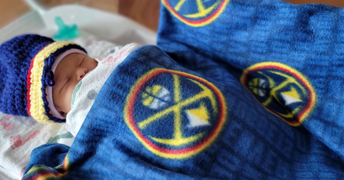 Colorado newborns wear Avs and Nuggets gear thanks to AdventHealth Parker Needle Arts Guild [Video]