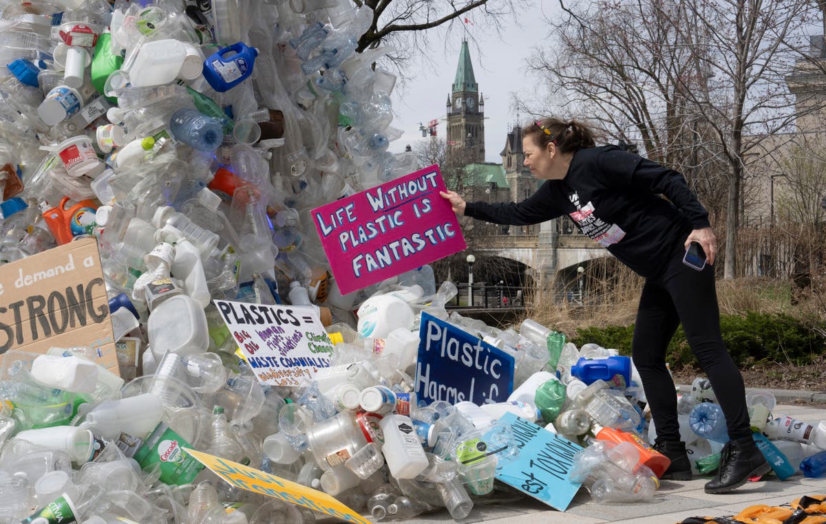 Talks to end global plastic pollution reach pivotal stage in Canada [Video]